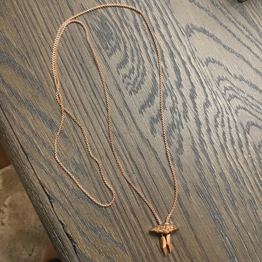 Kendra Scott necklace